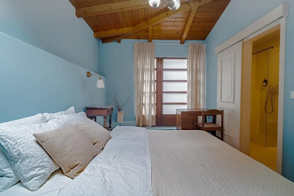Room Image 3